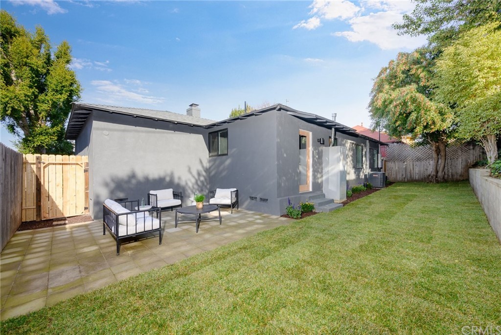 5418 Sanchez Drive Los Angeles, CA 90008 - Photo 26 of 28 a view of a house with backyard and sitting area