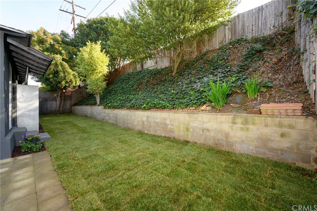 5418 Sanchez Drive Los Angeles, CA 90008 - Photo 27 of 28 a view of yard with green space