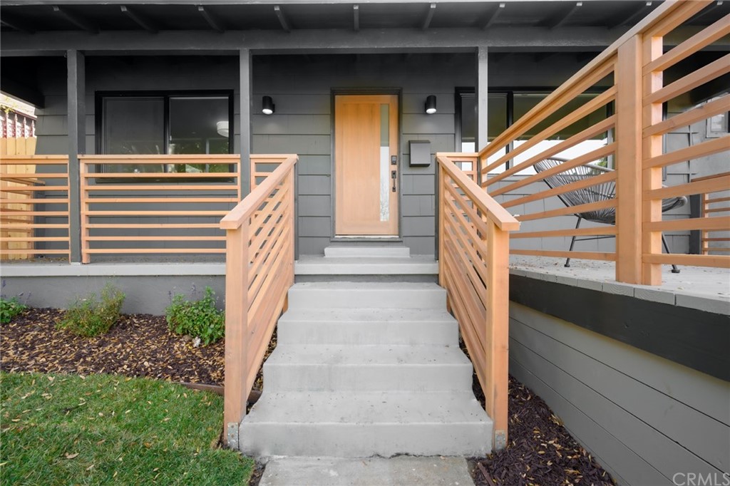 5418 Sanchez Drive Los Angeles, CA 90008 - Photo 3 of 28 a view of entryway