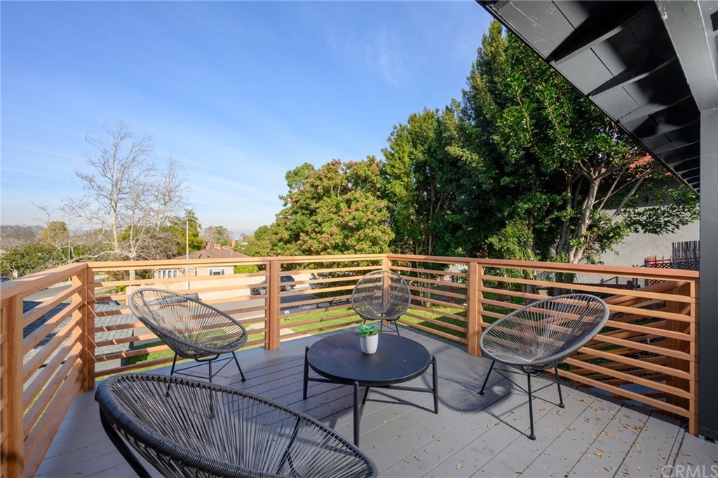 5418 Sanchez Drive Los Angeles, CA 90008 - Photo 5 of 28 a balcony with table and chairs