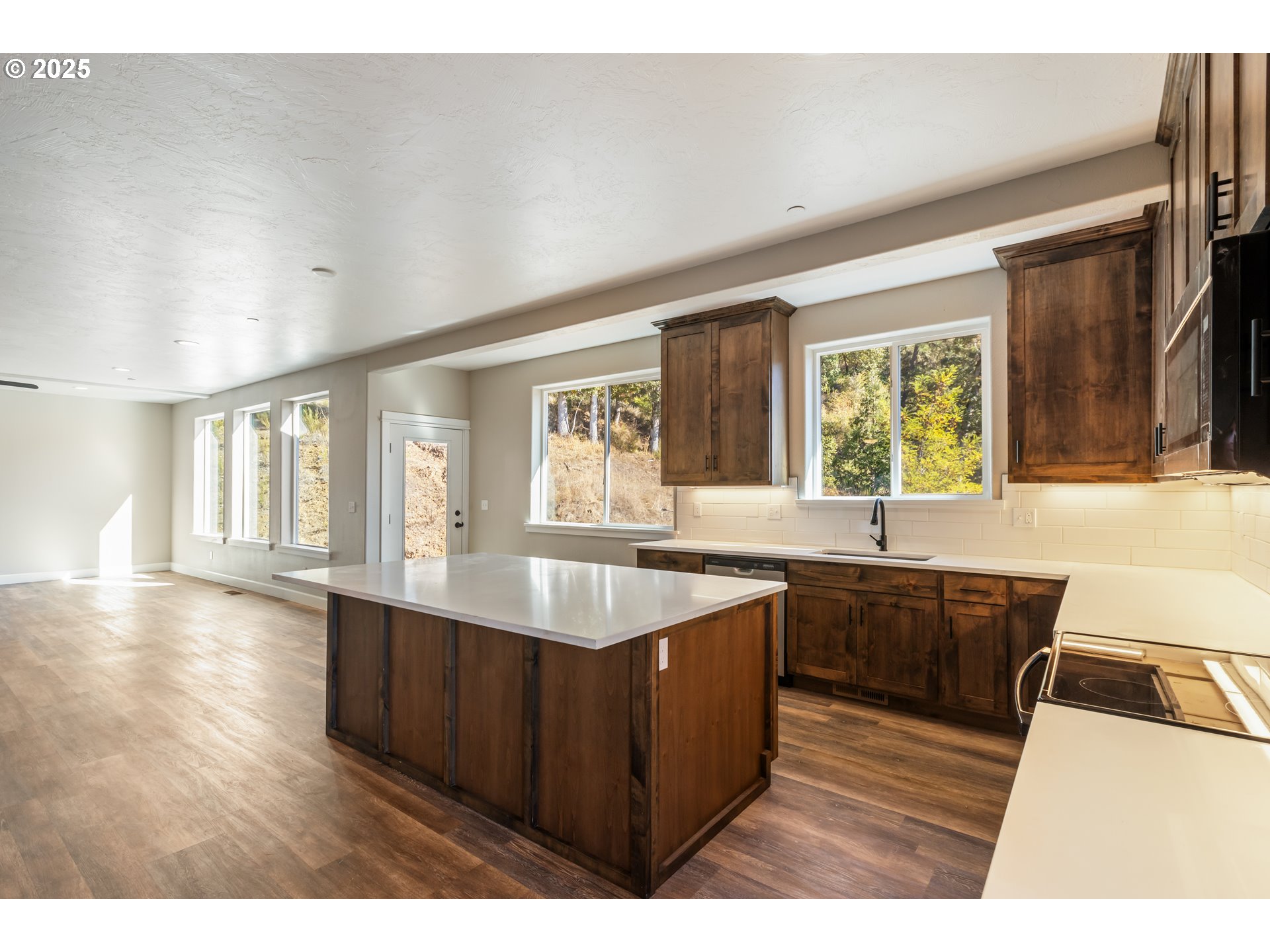 662 Brooks Loop Sutherlin, OR 97479 - Photo 14 of 47