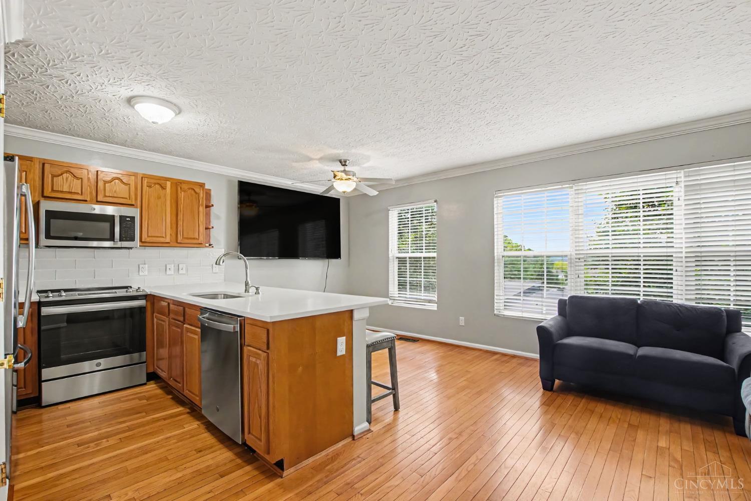 2523 Ravine Street Cincinnati, OH 45219 - Photo 3 of 24 Gallery Image 3