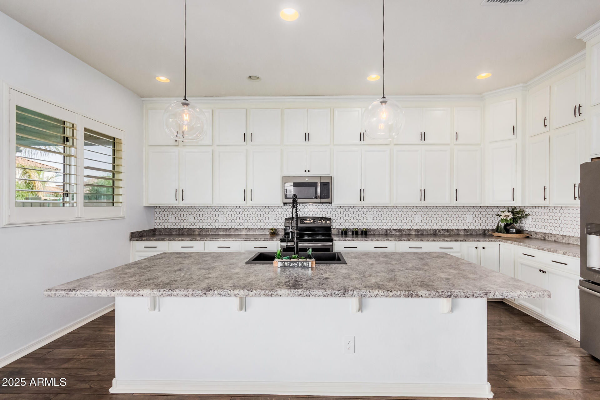 836 Gary Lane Phoenix, AZ 85042 - Photo 12 of 40 14 Gary