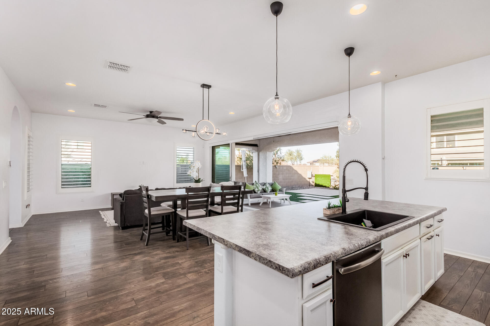 836 Gary Lane Phoenix, AZ 85042 - Photo 14 of 40 16 Gary