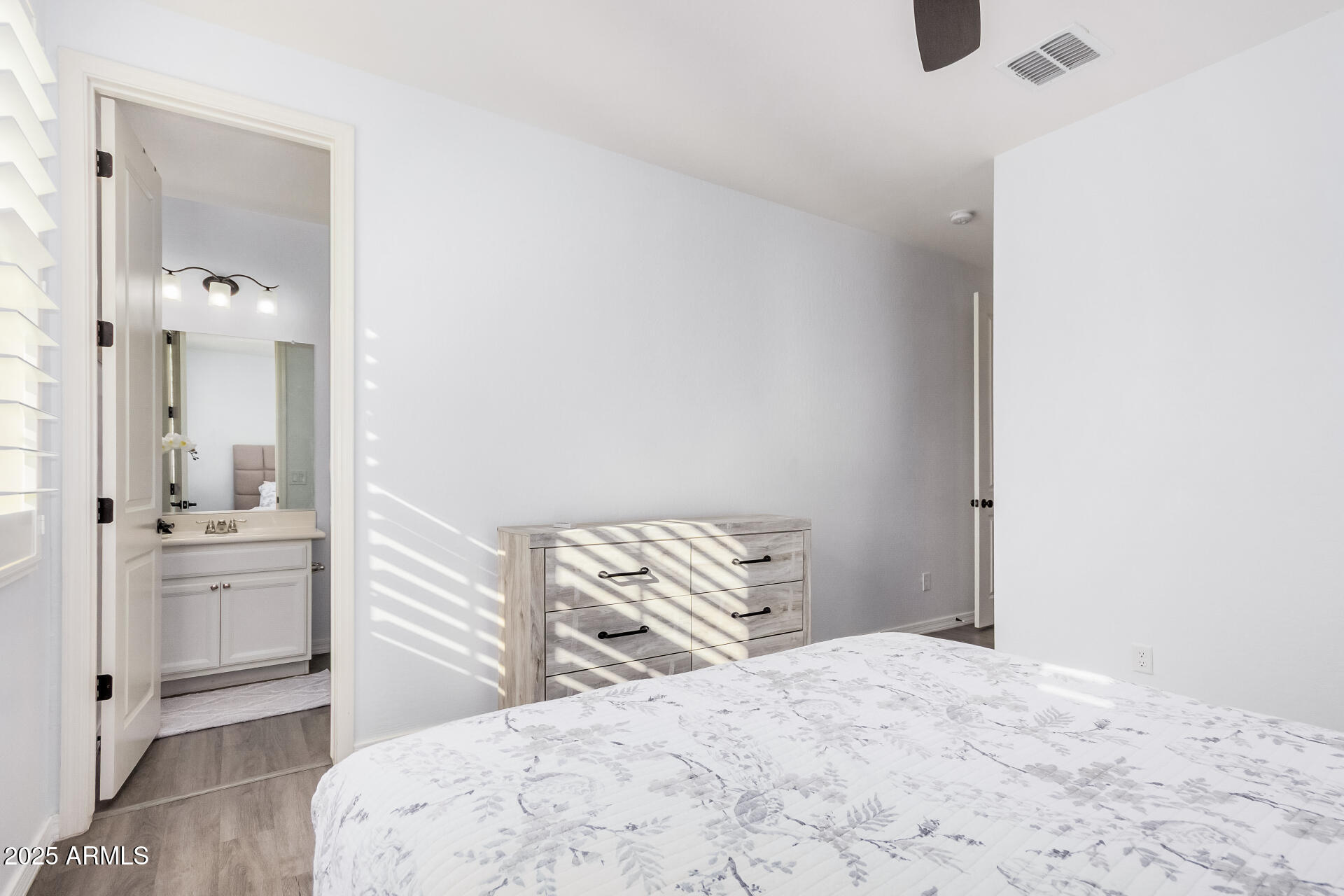 836 Gary Lane Phoenix, AZ 85042 - Photo 20 of 40 27 Gary