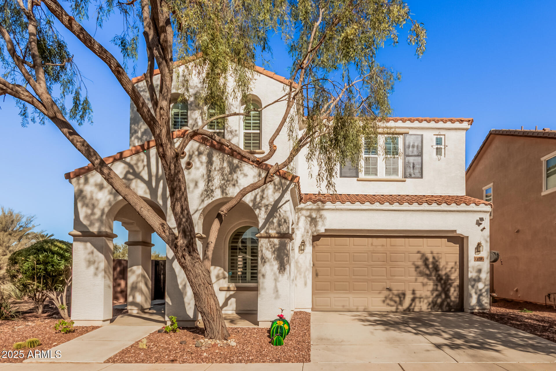 836 Gary Lane Phoenix, AZ 85042 - Photo 4 of 40 02 Gary