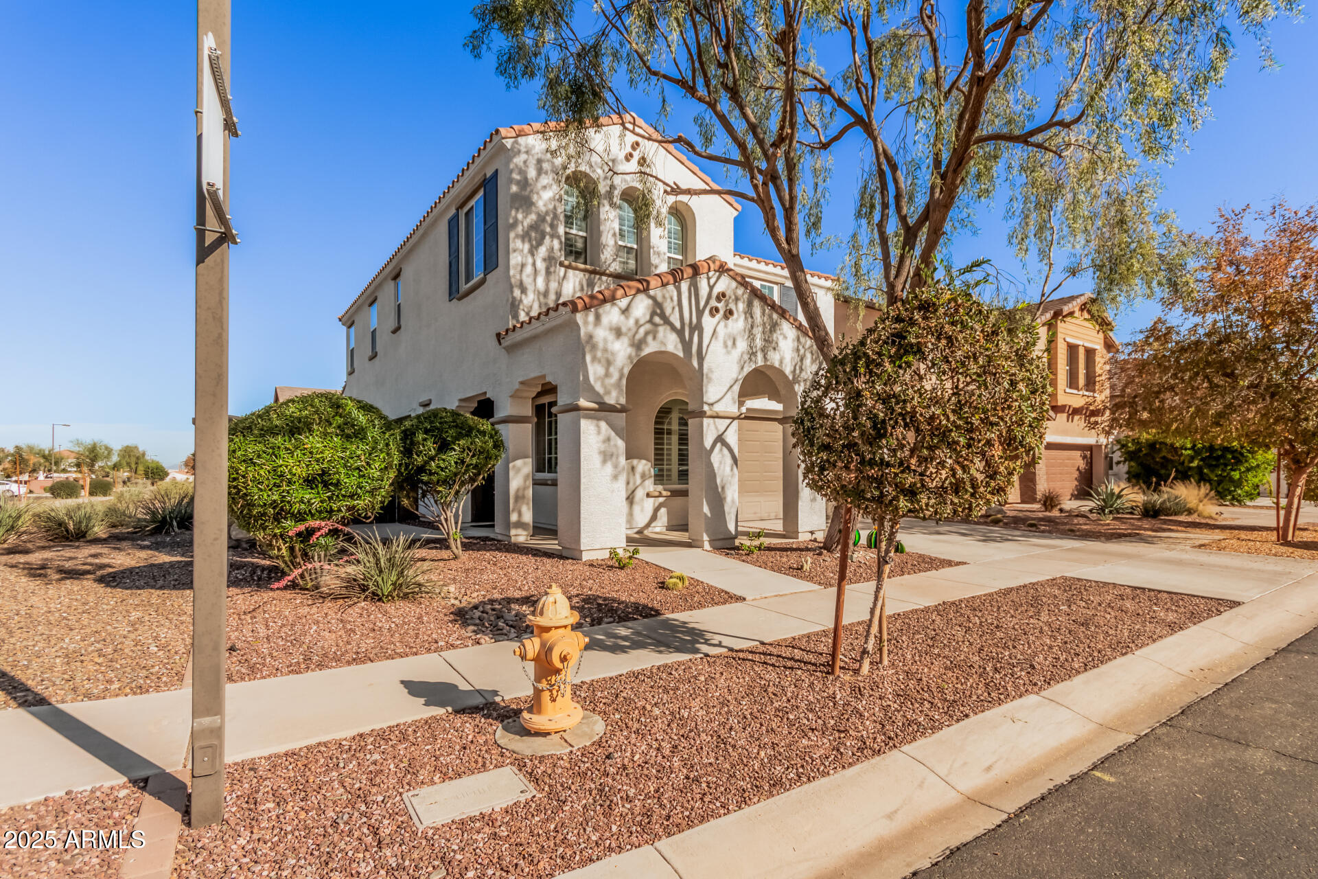 836 Gary Lane Phoenix, AZ 85042 - Photo 6 of 40 05 Gary