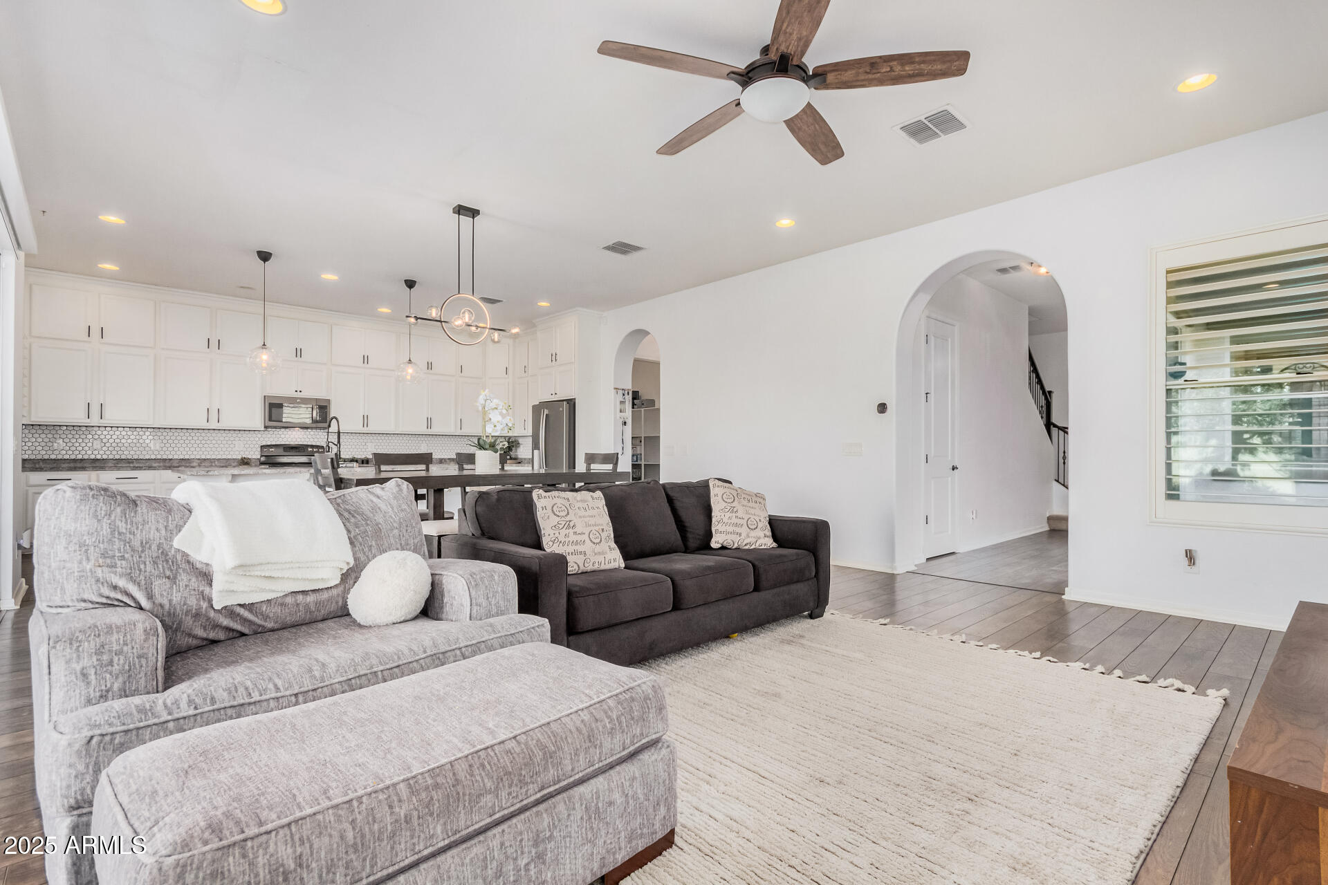 836 Gary Lane Phoenix, AZ 85042 - Photo 8 of 40 10 Gary