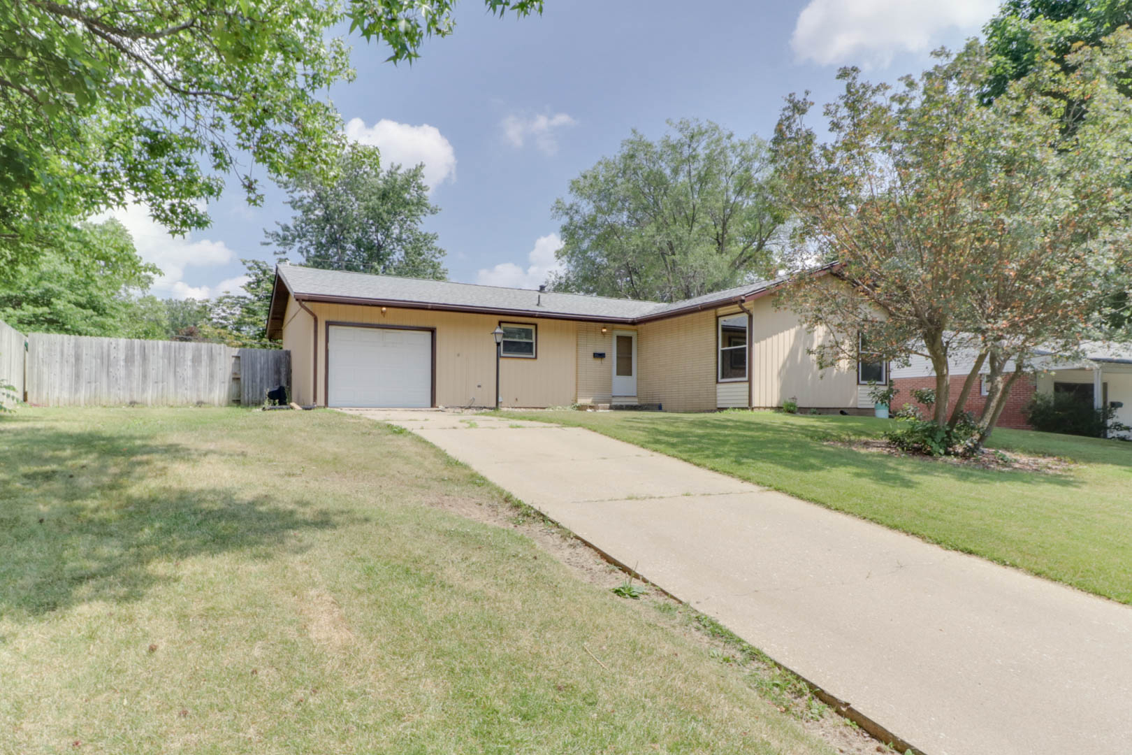 26 Hawthorne Drive Normal, IL 61761 - Photo 3 of 31