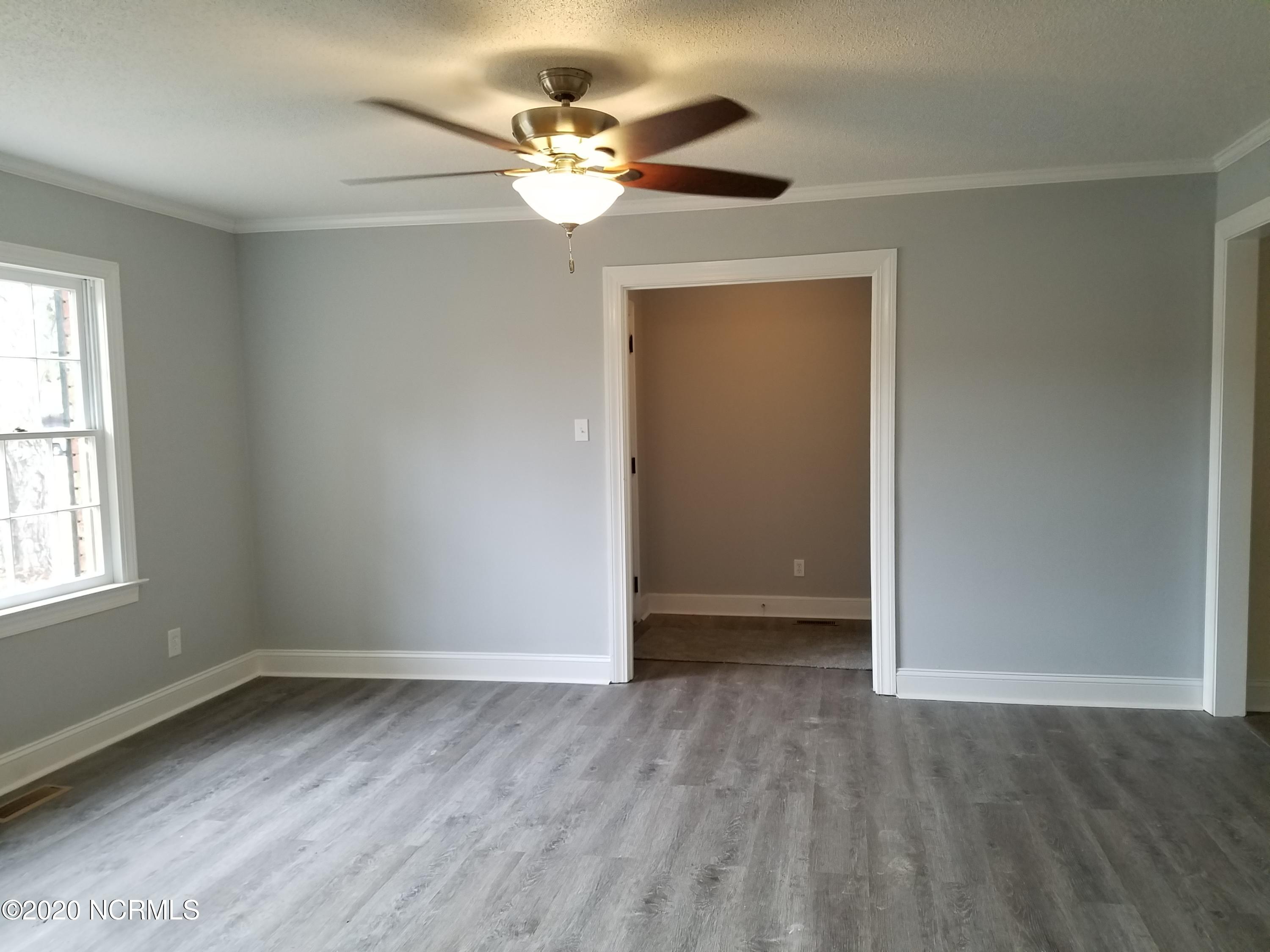 1746 Holly Ridge Road Kinston, NC 28504 - Photo 4 of 26 Living Room