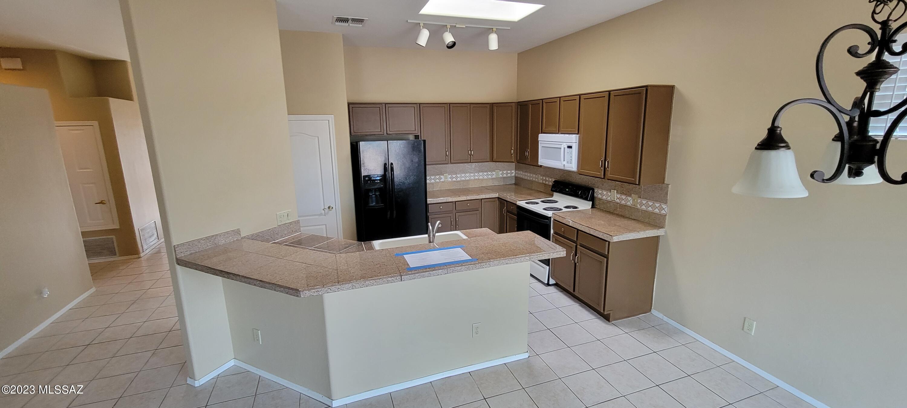 7584 West Pepper Ridge Road Tucson, AZ 85743 - Photo 4 of 15