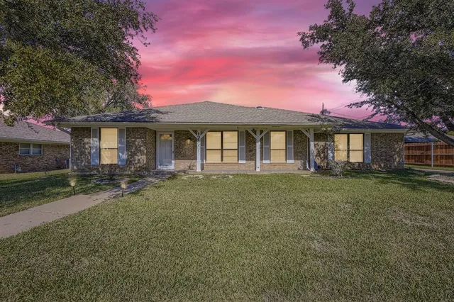 $435,000 | 2801 Peachtree Lane, Pantego, TX 76013