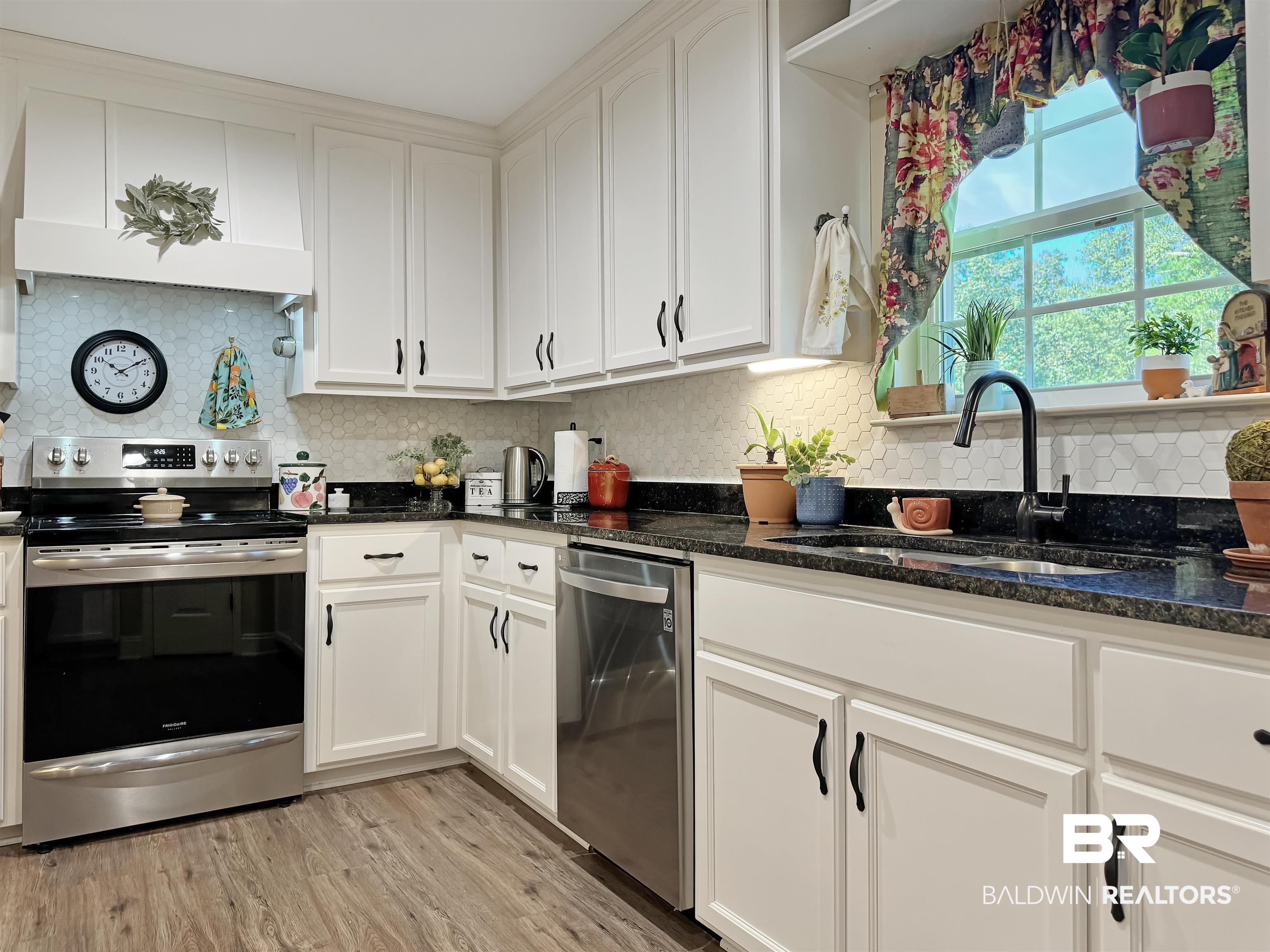 30687 Brady Road Robertsdale, AL 36567 - Photo 14 of 53 Kitchen