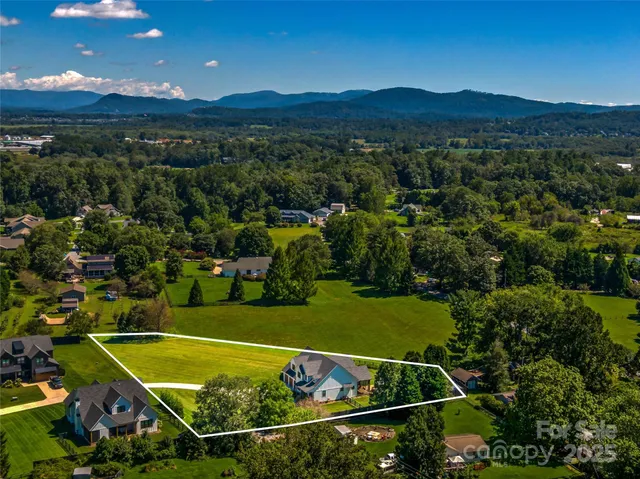a view of a tennis court