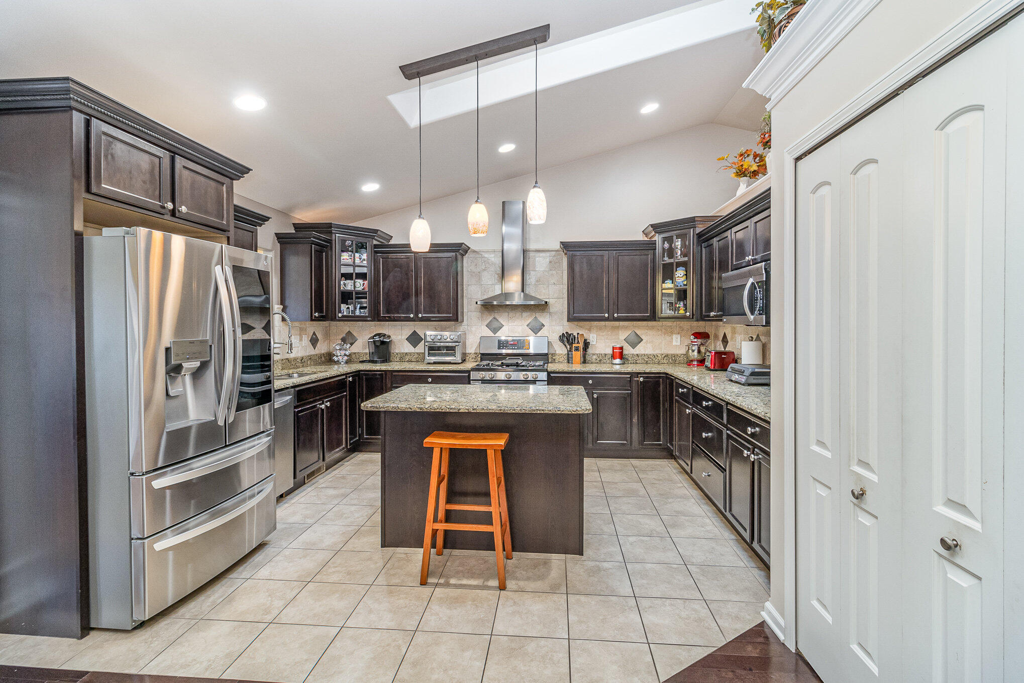 1427 Edgewater Road Crown Point, IN 46307 - Photo 5 of 13 2038x1359