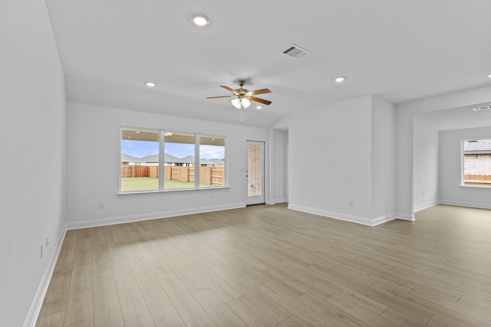252 Rivers Edge Drive Georgetown, TX 78628 - Photo 5 of 39