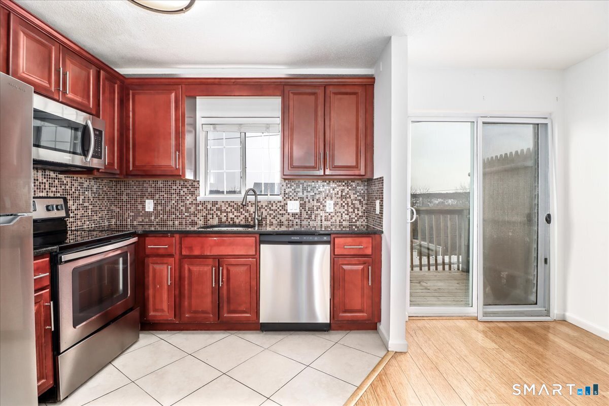 268 Congress Avenue, Unit 18 Waterbury, CT 06708 - Photo 11 of 23