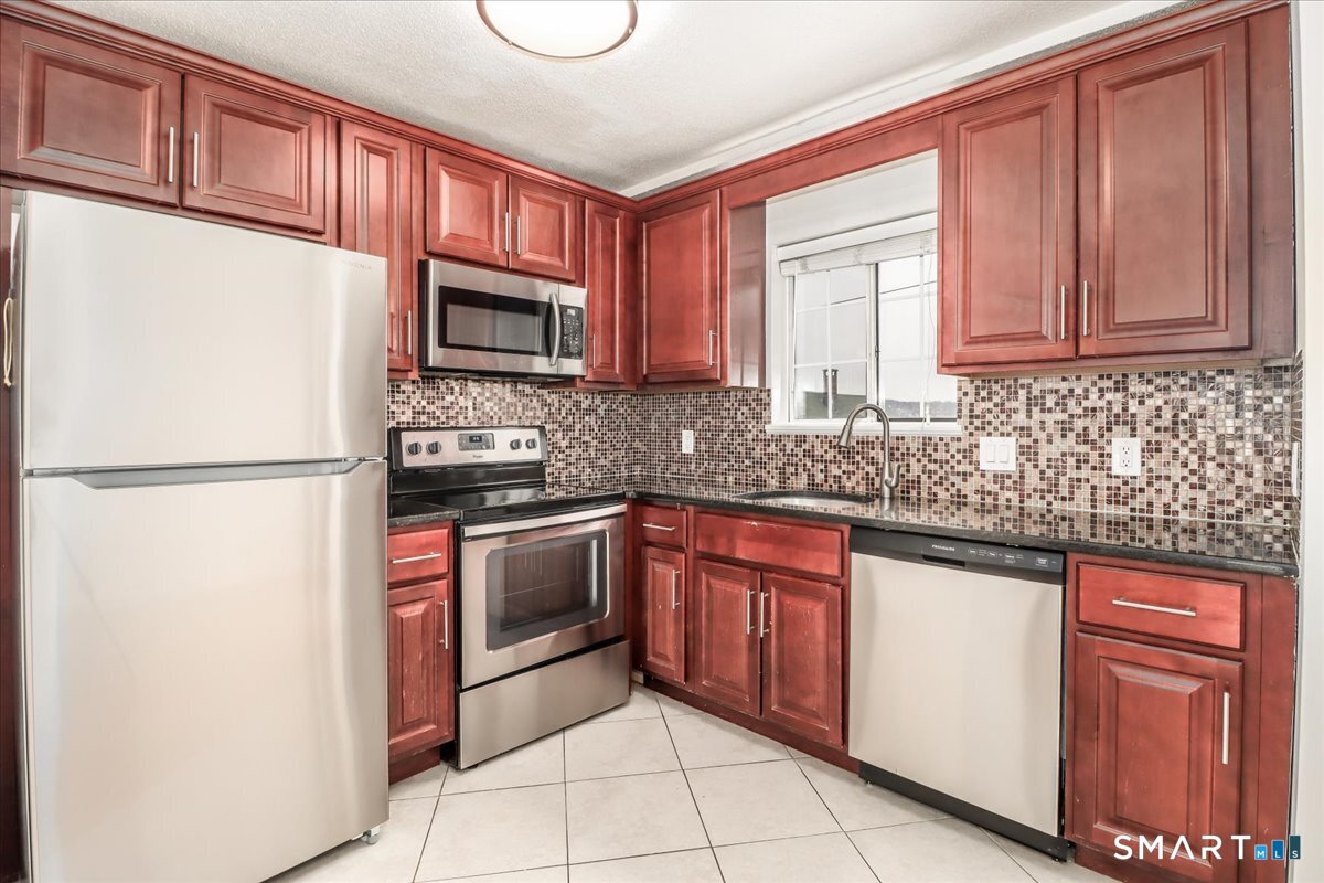 268 Congress Avenue, Unit 18 Waterbury, CT 06708 - Photo 10 of 23