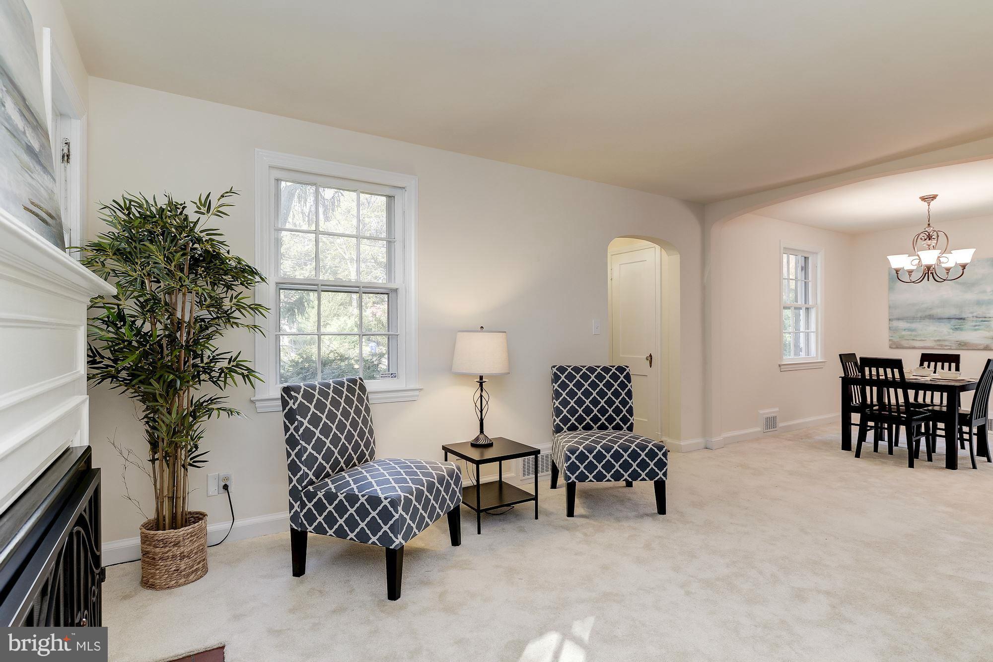 9313 Walden Road Silver Spring, MD 20901 - Photo 4 of 30 Living Room