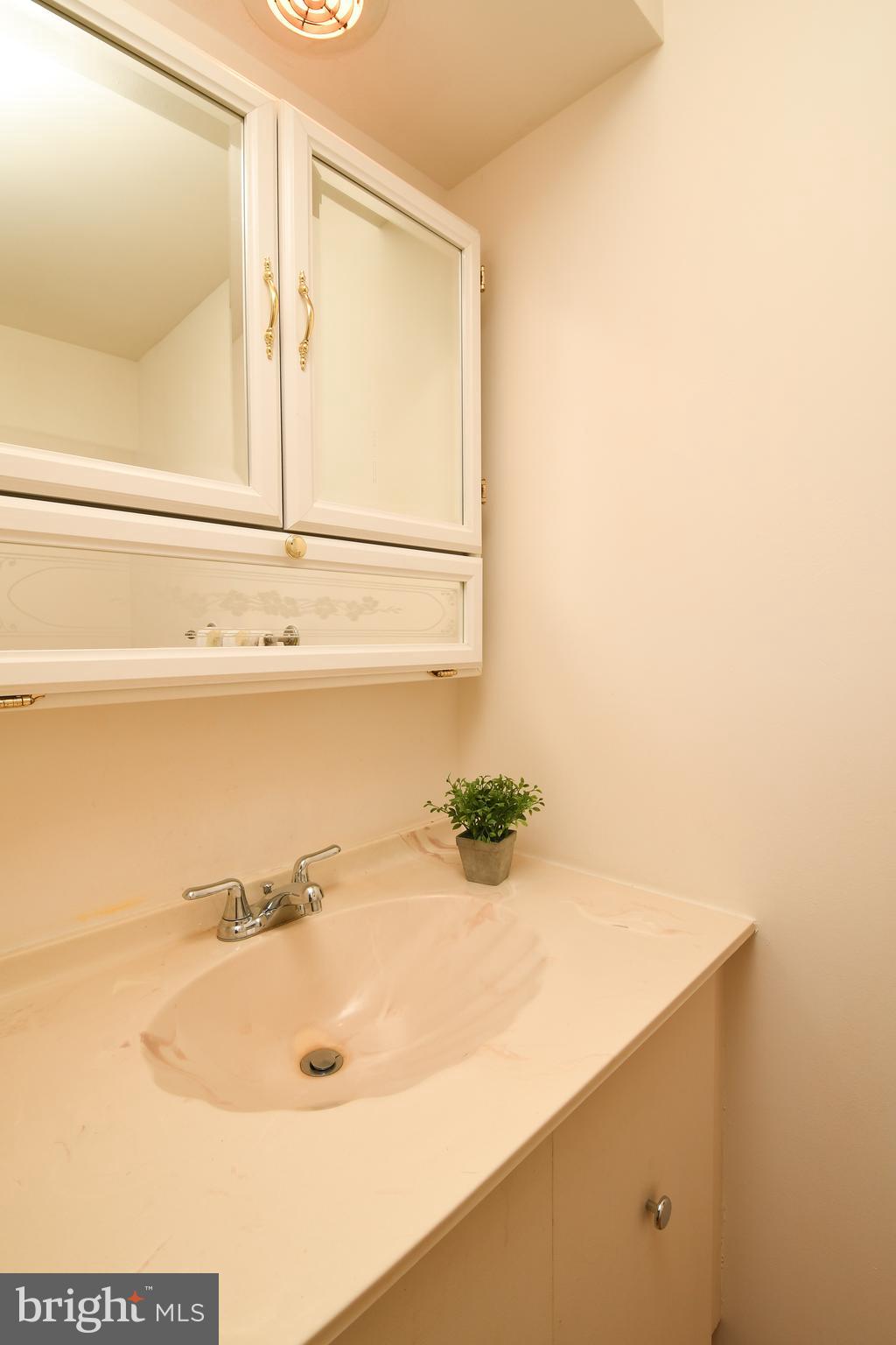 8523 Jenner Court Springfield, VA 22153 - Photo 16 of 41 Main level powder bath