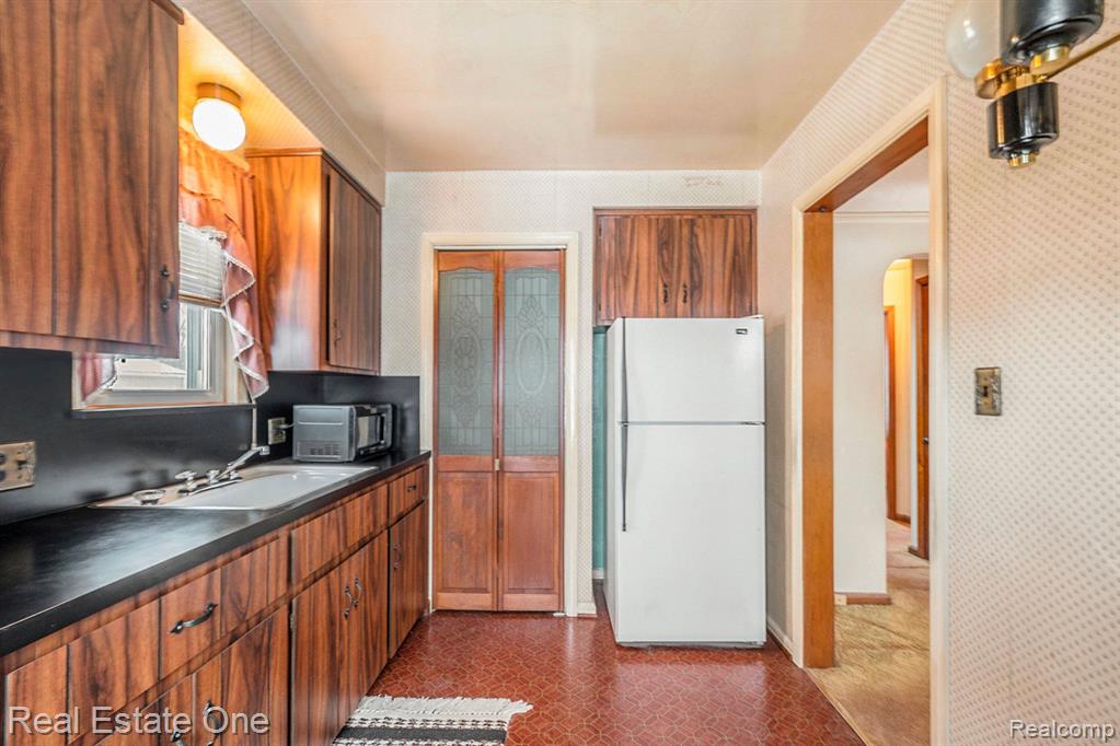 2836 Academy Street Dearborn, MI 48124 - Photo 5 of 16