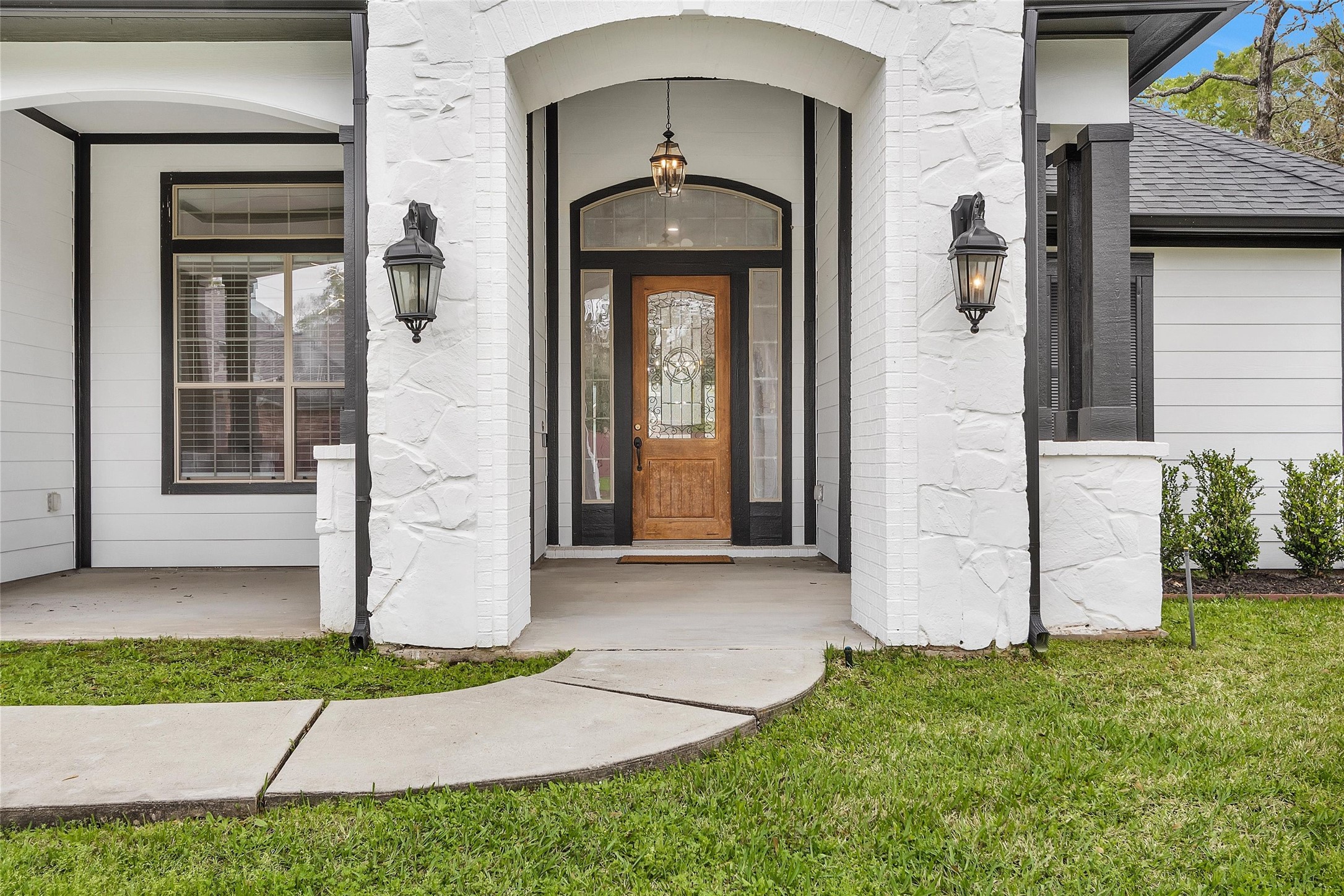 10004 Summer Ridge Lane Conroe, TX 77302 - Photo 6 of 50 front view of a house with a yard