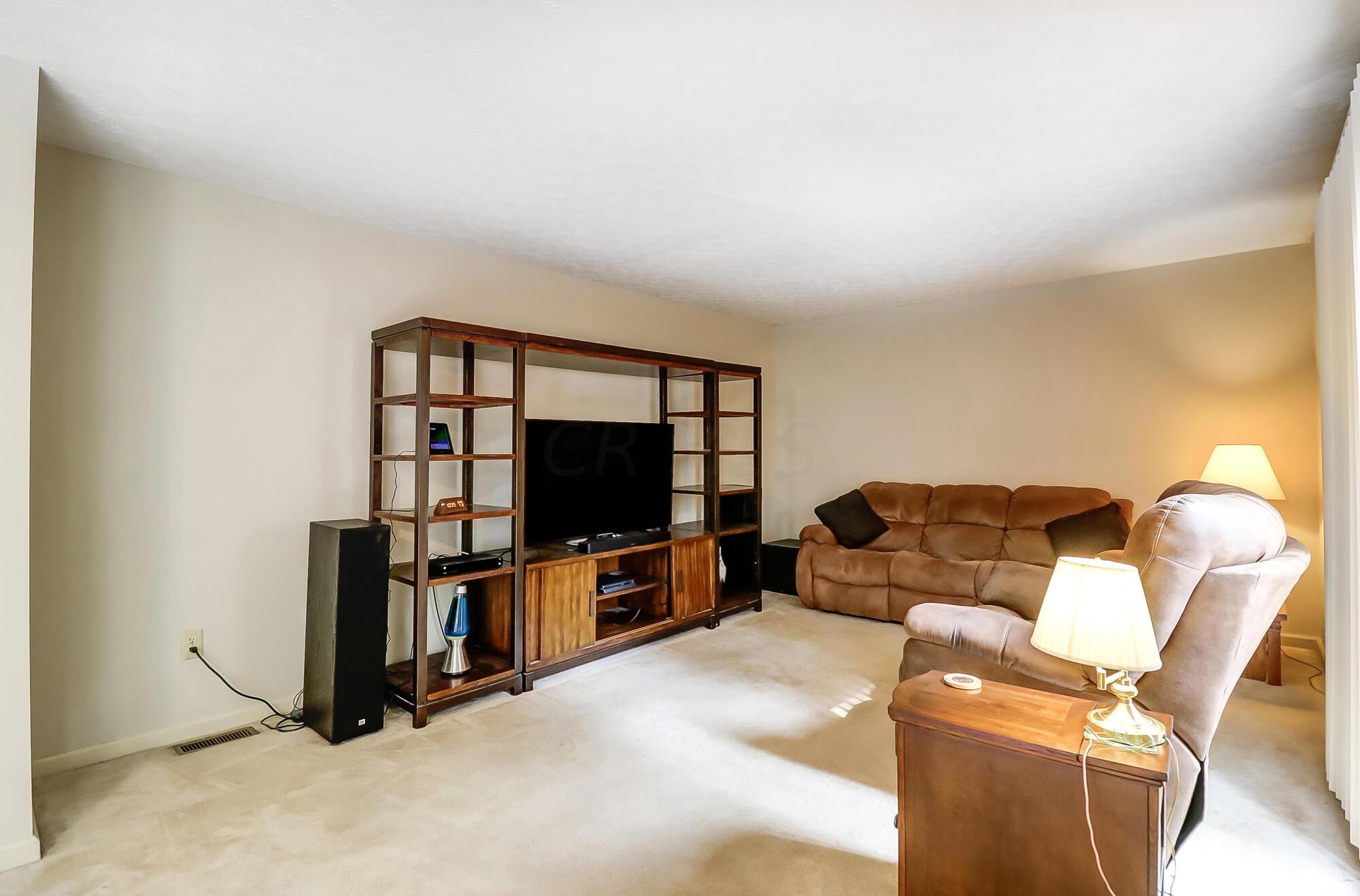 110 Kettering Bend Delaware, OH 43015 - Photo 13 of 28 110 Kettering Bend - Family Room