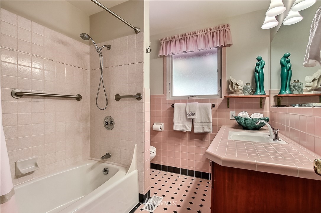4032 Southwest Myrtle Street Seattle, WA 98136 - Photo 15 of 23 a bathroom with a sink a mirror and a bathtub