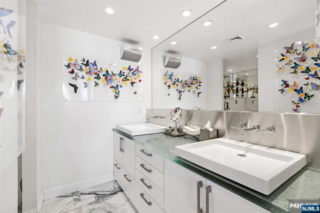 1055 River Road, Unit PH 8 Edgewater, NJ 07020 - Photo 16 of 30 a view of dining table with chairs and kitchen view