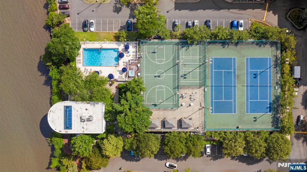 1055 River Road, Unit PH 8 Edgewater, NJ 07020 - Photo 28 of 30 an aerial view of a house having garden space
