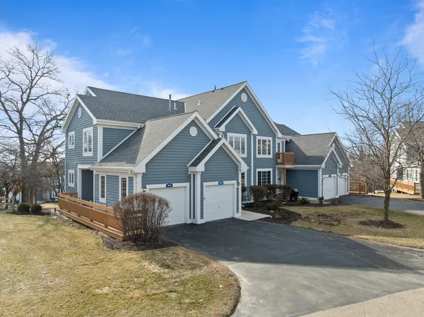 $425,000 | 1095 Lakeland Drive, Unit 922, Geneva, WI 53147