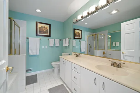 $425,000 | 1095 Lakeland Drive, Unit 922, Geneva, WI 53147