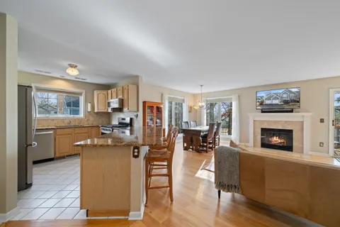 $425,000 | 1095 Lakeland Drive, Unit 922, Geneva, WI 53147