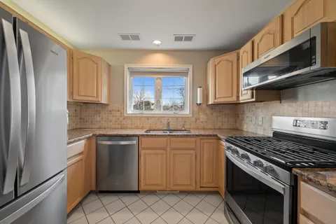 $425,000 | 1095 Lakeland Drive, Unit 922, Geneva, WI 53147