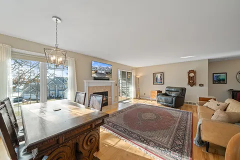 $425,000 | 1095 Lakeland Drive, Unit 922, Geneva, WI 53147