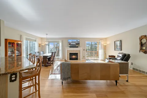 $425,000 | 1095 Lakeland Drive, Unit 922, Geneva, WI 53147