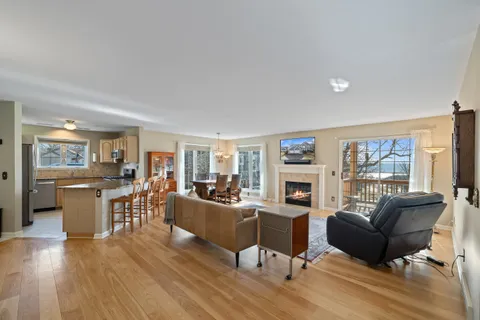 $425,000 | 1095 Lakeland Drive, Unit 922, Geneva, WI 53147