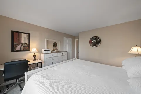 $425,000 | 1095 Lakeland Drive, Unit 922, Geneva, WI 53147