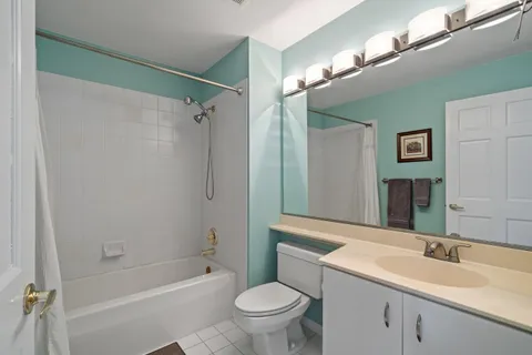 $425,000 | 1095 Lakeland Drive, Unit 922, Geneva, WI 53147