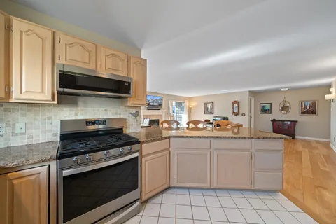 $425,000 | 1095 Lakeland Drive, Unit 922, Geneva, WI 53147