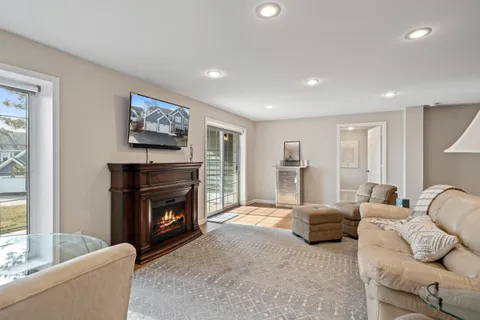 $425,000 | 1095 Lakeland Drive, Unit 922, Geneva, WI 53147