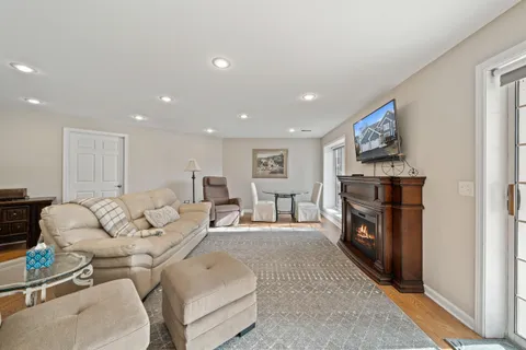 $425,000 | 1095 Lakeland Drive, Unit 922, Geneva, WI 53147