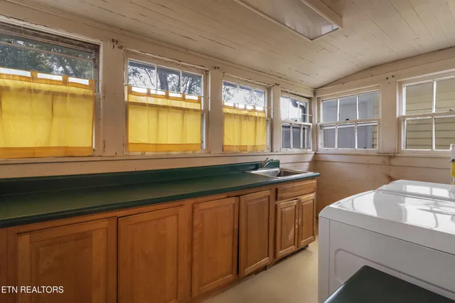 $249,900 | 166 Biggs Street, Sweetwater, TN 37874