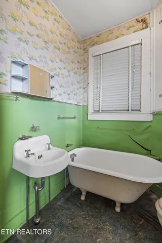 $249,900 | 166 Biggs Street, Sweetwater, TN 37874