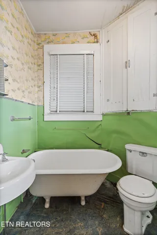 $249,900 | 166 Biggs Street, Sweetwater, TN 37874