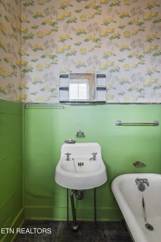 $249,900 | 166 Biggs Street, Sweetwater, TN 37874