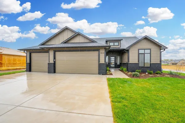 $459,900 | 913 East Sapphire Lane, Mulvane, KS 67110