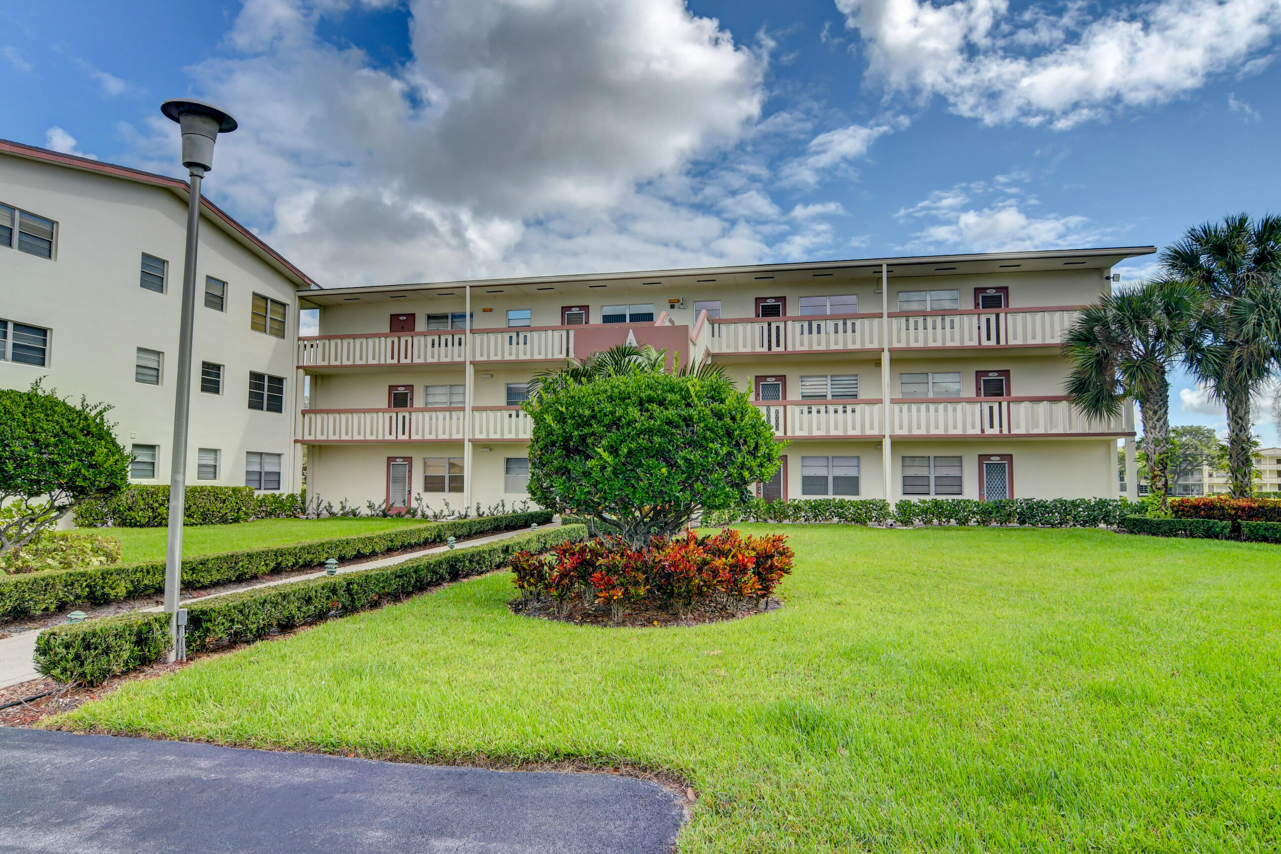 35 Suffolk Way Boca Raton, FL 33434 - Photo 3 of 52 03_dsc_3387_88_89_90_91