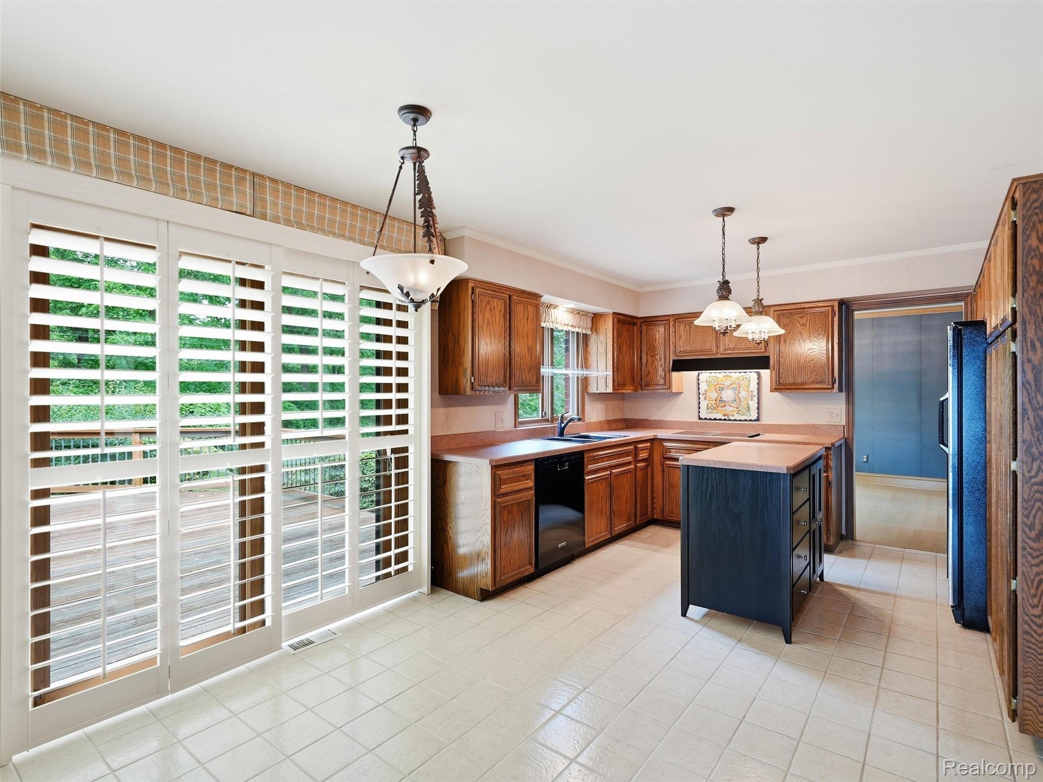 811 Snowmass Drive Rochester, MI 48309 - Photo 13 of 34 14-DSC00371_replaced_camera.jpg