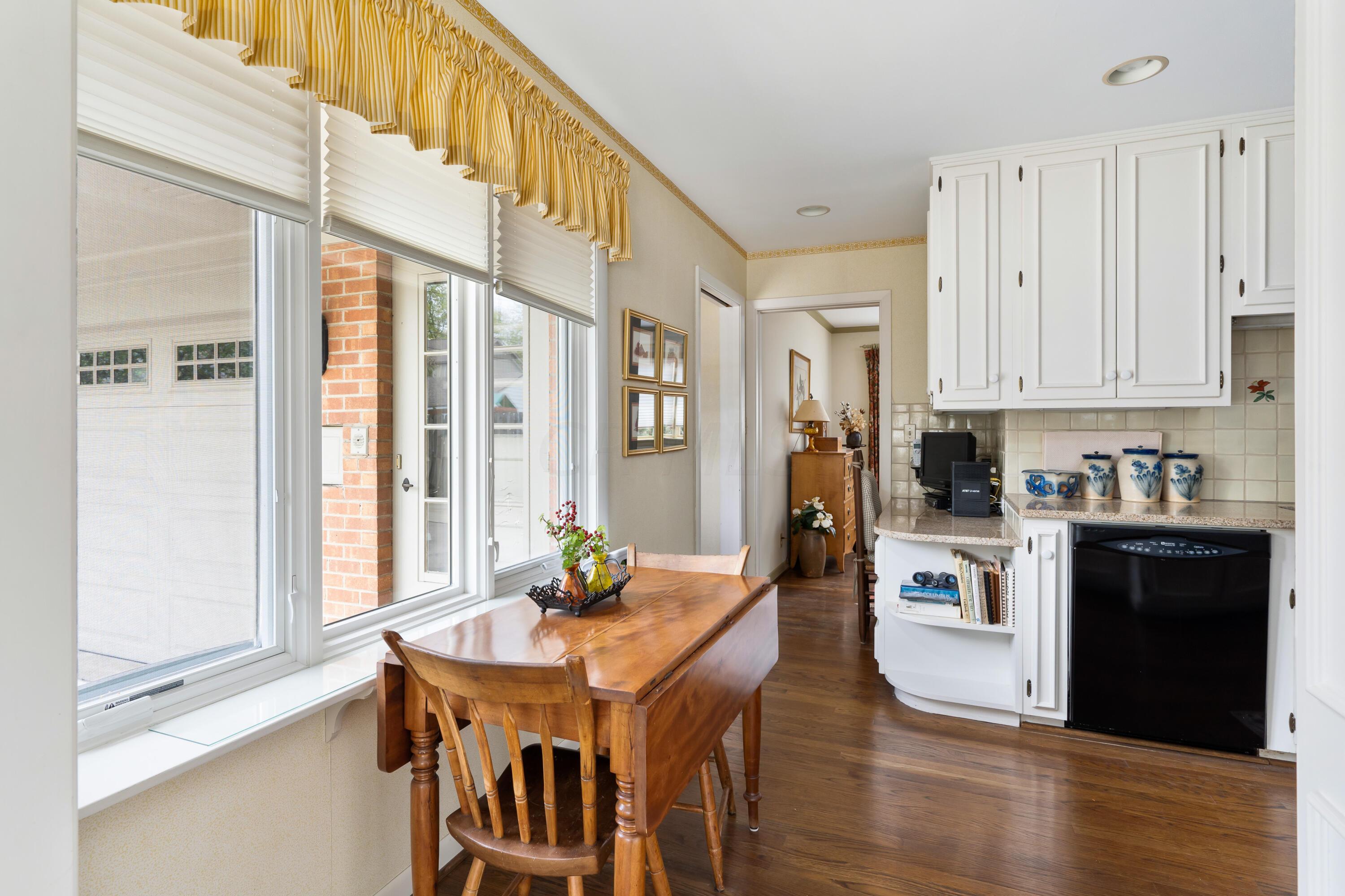 1951 Beverly Road Columbus, OH 43221 - Photo 22 of 48 Kitchen Eating Space